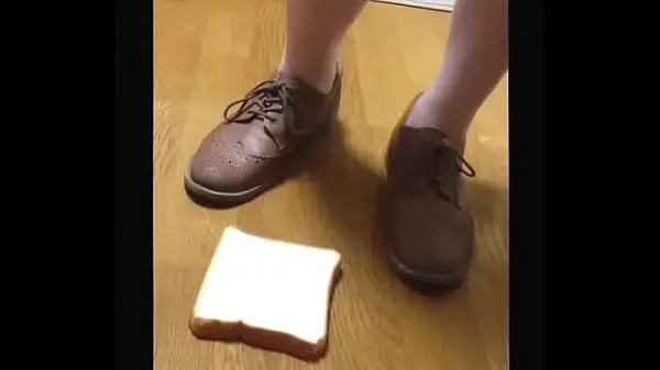Big fetish】Bread food crush Sneaker clips Tube