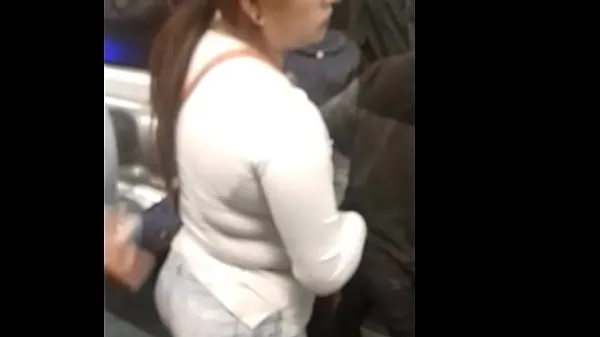 Tabung klip Milf culona en el metro de la ciudad de México besar