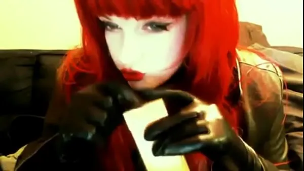 Veliki goth redhead smoking posnetki Tube
