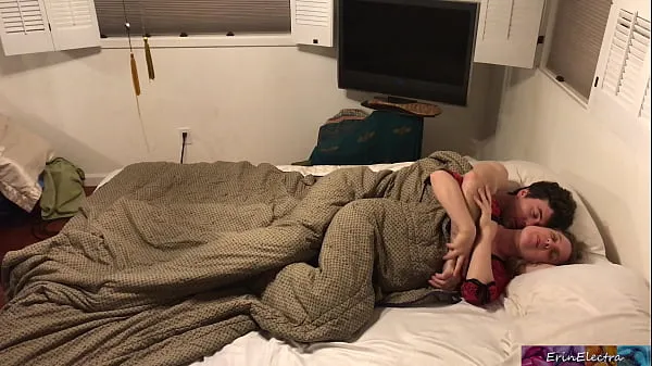 Veľké klipy (Stepmom shares bed with stepson - Erin Electra) Tube