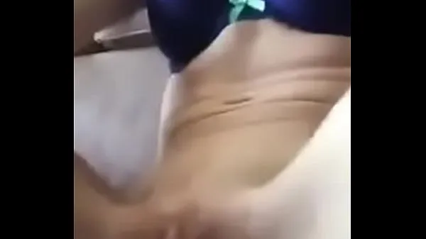 Young girl masturbating with vibrator Tiub klip besar