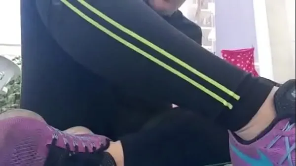 Ống Sweaty feet after the gym do you want to suck them all clip lớn