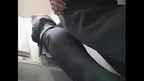 Big Squatting in the elevator clips Tube