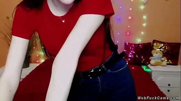 Ống Solo pale brunette amateur babe in red t shirt and jeans trousers strips her top and flashing boobs in bra then gets dressed again on webcam show clip lớn