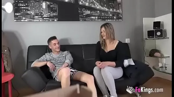 Grote Crazy dude films himself fucking his best friend's mommy clipsbuis