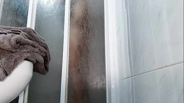 Hidden camera spying on sexy wife in the shower Tiub klip besar