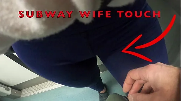 Grote My Wife Let Older Unknown Man to Touch her Pussy Lips Over her Spandex Leggings in Subway clipsbuis