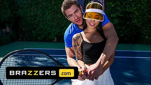 Store Xander Corvus) Massages (Gina Valentinas) Foot To Ease Her Pain They End Up Fucking - Brazzers klipp Tube