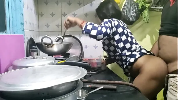 बड़ी The maid who came from the village did not have any leaves, so the owner took advantage of that and fucked the maid (Hindi Clear Audio क्लिप ट्यूब