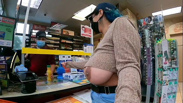 بڑی Woman pumps gas and pays cashier with her big tits out کلپس ٹیوب