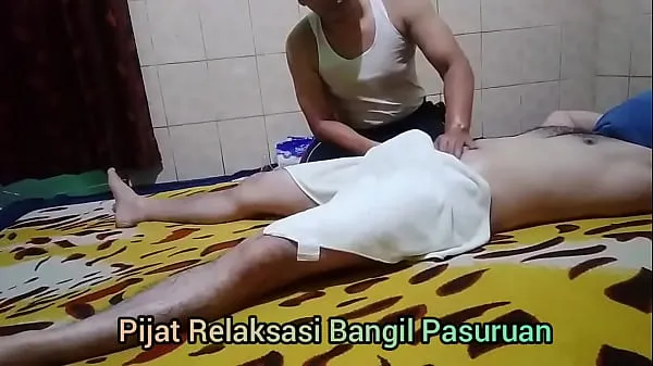 Big Straight man gets hard during Thai massage clips Tube