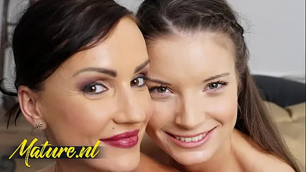 Tubo de Elen Million es seducida por su hermosa hijastra lesbiana Anita Bellini clips grandes