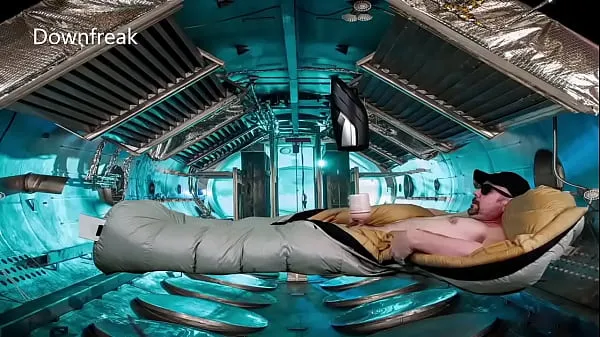 Velké Downfreak Floating In Space Station Hands Free Jerking Off With Sex Toy klipy Tube