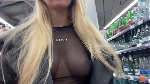 Store Without underwear. Showing breasts in public at the supermarket klipp Tube