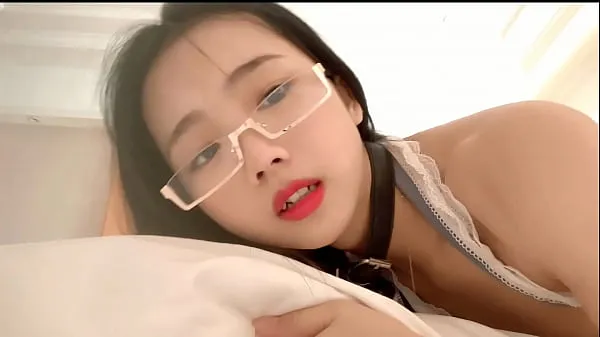 The heroine is available for an appointment] She slapped her face in a private video, her eyes blurred and she gradually climaxed Tiub klip besar