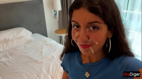 Grote Step sister lost the game and had to go outside with cum on her face - Cumwalk clipsbuis