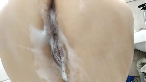 أنبوب Charming mature Russian cocksucker takes a shower and her husband's sperm on her boobs مقاطع كبيرة