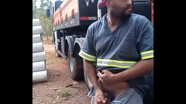 大的 Worker Masturbating on Construction Site Hidden Behind the Company Truck 剪辑 管 