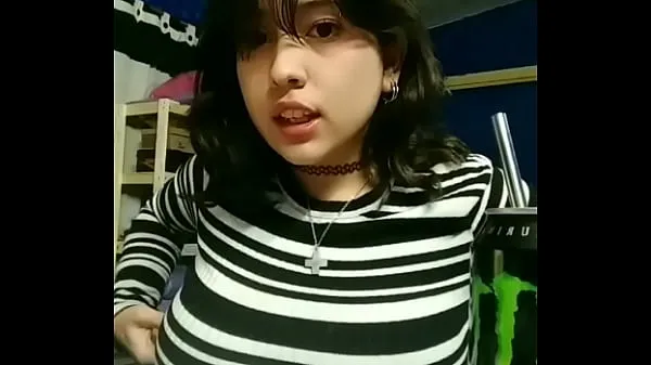 Ống Whore takes them out of her blouse clip lớn