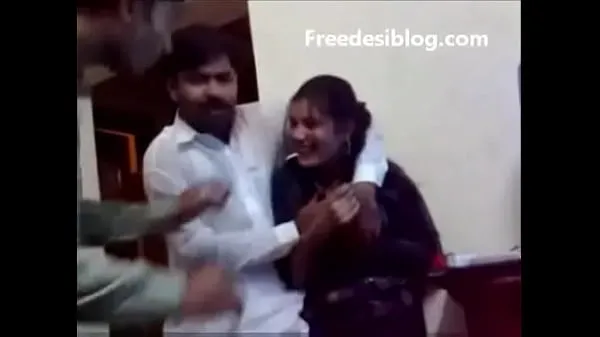 Stora Pakistani Desi girl and boy enjoy in hostel room klipprör
